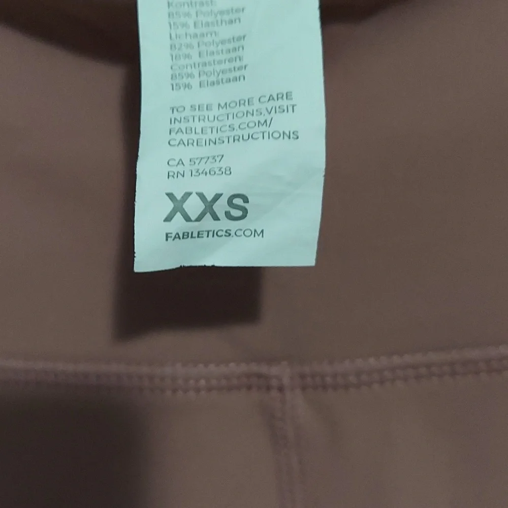 ⭐️SALE⭐️Fabletics set⭐️ bottoms xxs / top medium - Picture 3 of 5